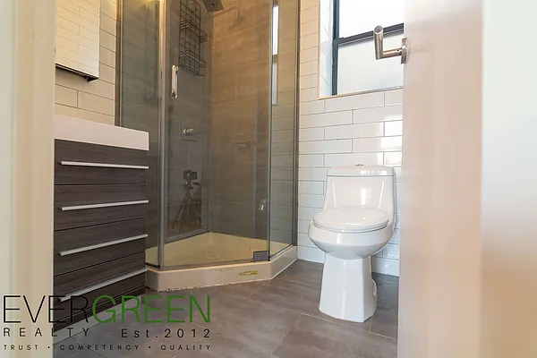 Rented by Evergreen Apartments BK | media 36