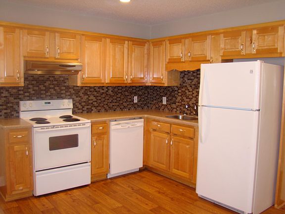 3rd image of 25 Hillside Dr Unit B