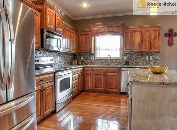 5th image of 347 SE Highland Park Dr