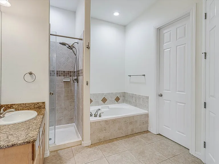 14910 Leeward Dr — Photo 21
