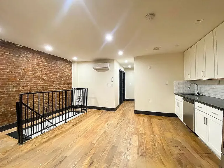 760 Putnam Ave #1 — Photo 4
