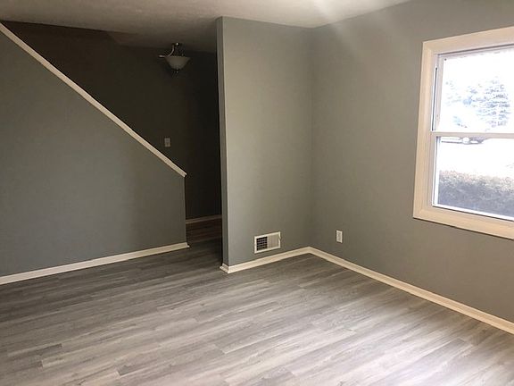 3rd image of 4442 Pepper Dr