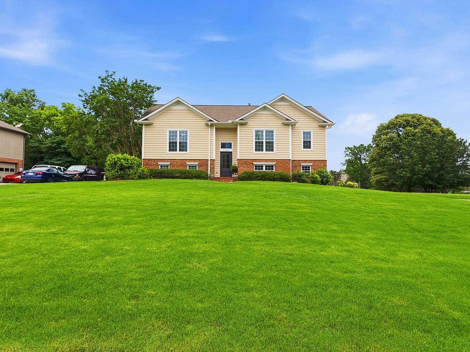 1st image of 140 Heather Ridge Dr