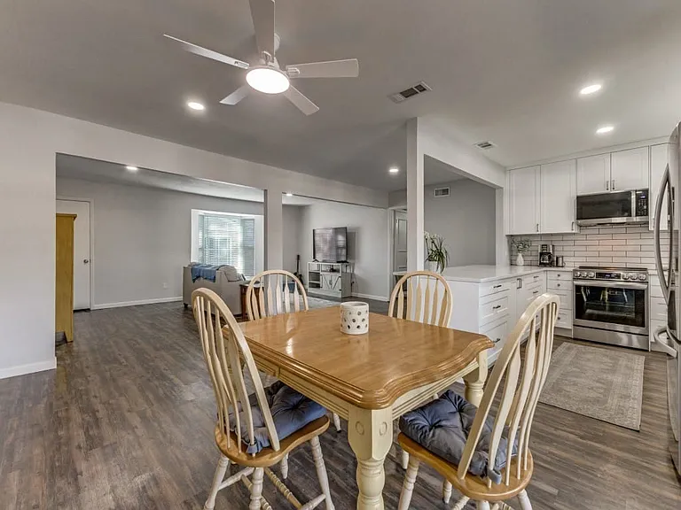 6037 Sandhurst Ln #C — Photo 4