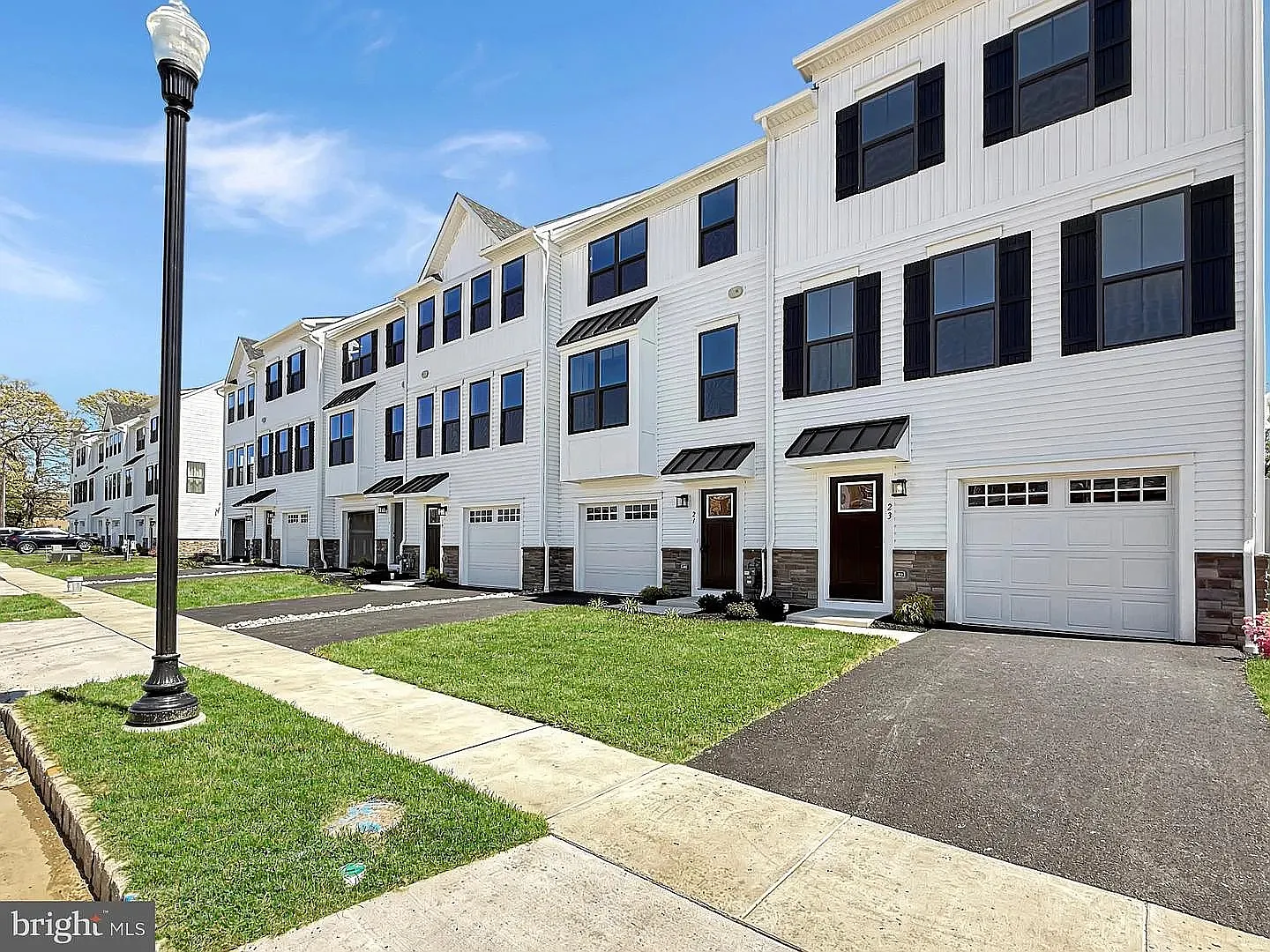 3 bed, 2176 sqft, $3,980 — Photo 2