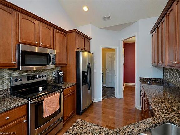 5th image of 77 Black Iron Ln