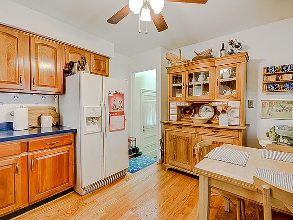 3rd image of 839 Friar Dr