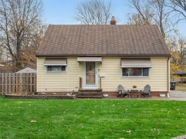 4439 Selhurst Rd, North Olmsted, OH 44070