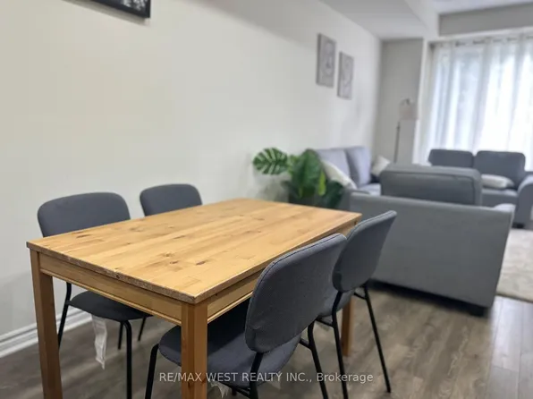 25 Heron Park Pl #3, Toronto, ON M1E 0B8