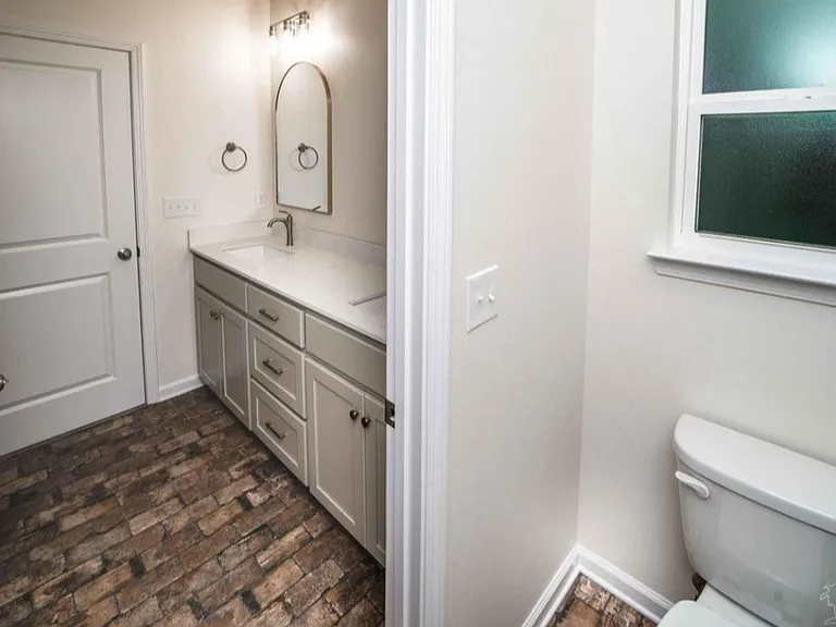 4521 Oak Forest Dr — Photo 9
