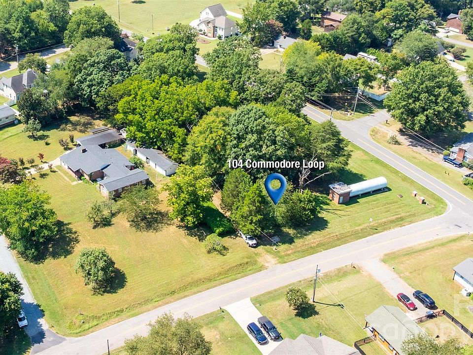 1st image of 104 Commodore Loop