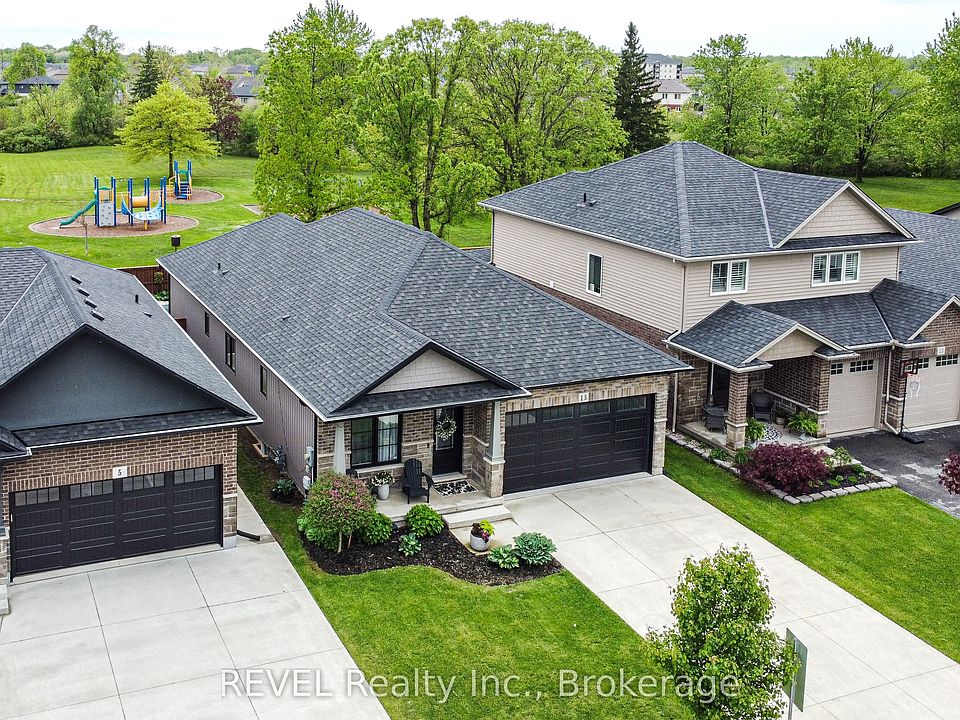 1st image of 15 Willowbrook Dr