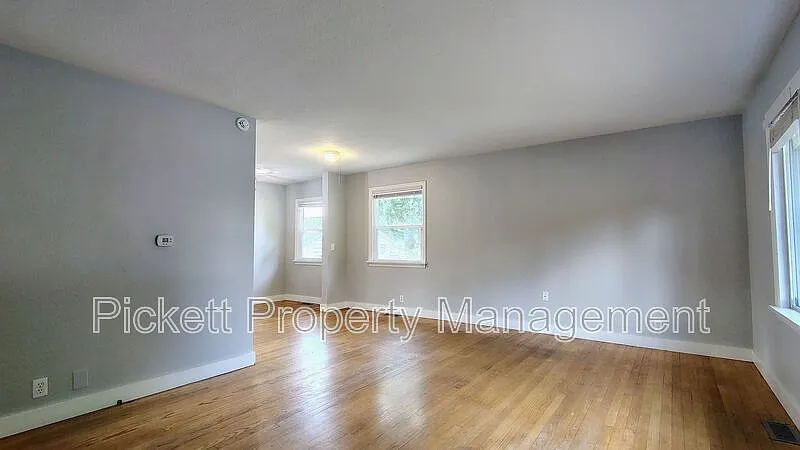 2 bed, 1.0 bath, 928 sqft, $1,800 — Photo 3