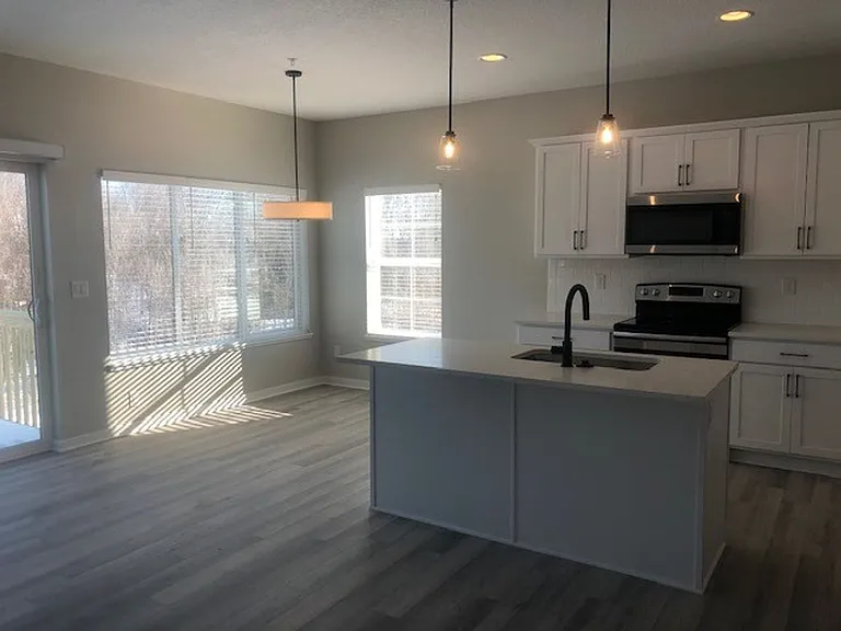 311 SW Brookside Dr — Photo 15