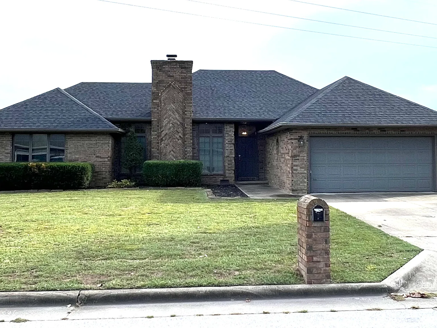 1946 E Ridgewood Dr — Photo 1