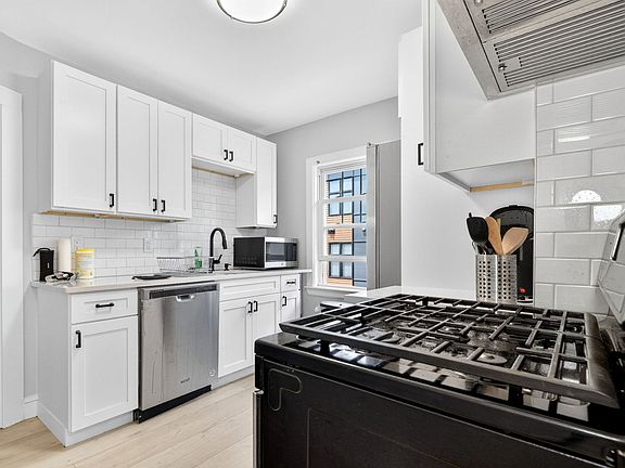 2nd image of 256 Main St #2B