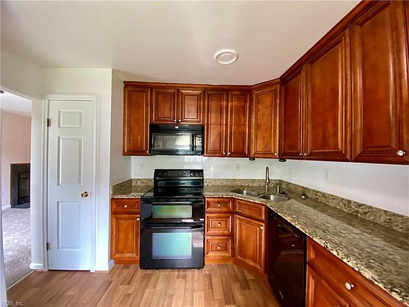 3rd image of 1447 Ivywood Rd