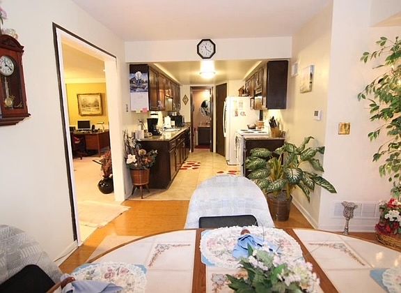 3rd image of 1423 E Sheridan St #1423