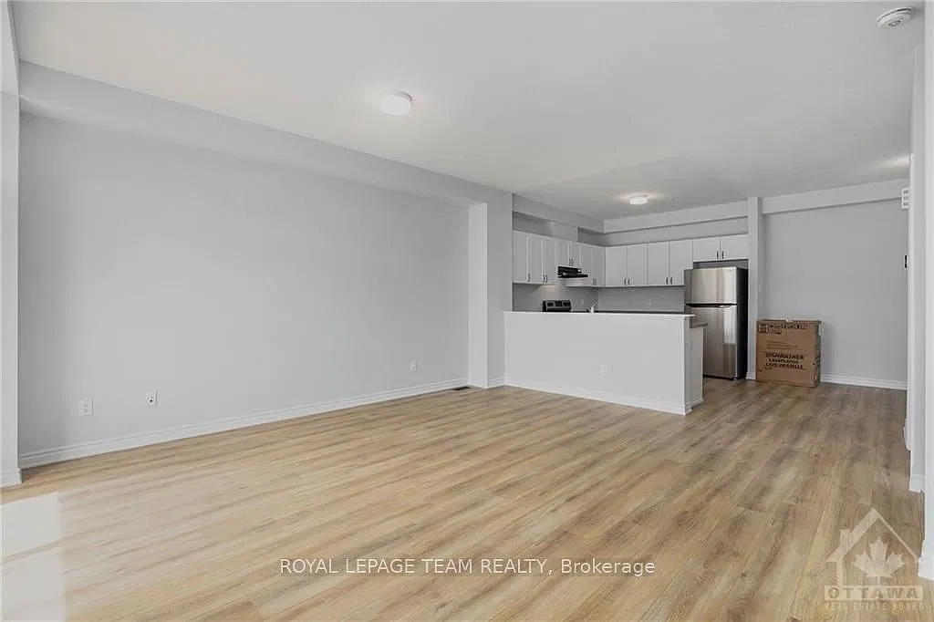 4 bed, $2,400 — Photo 4