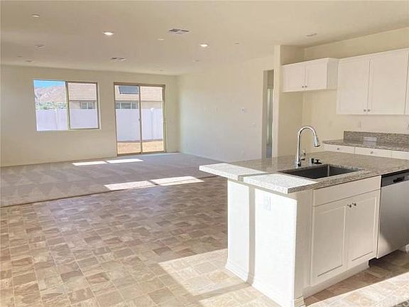 3rd image of 3079 Mammoth Ave