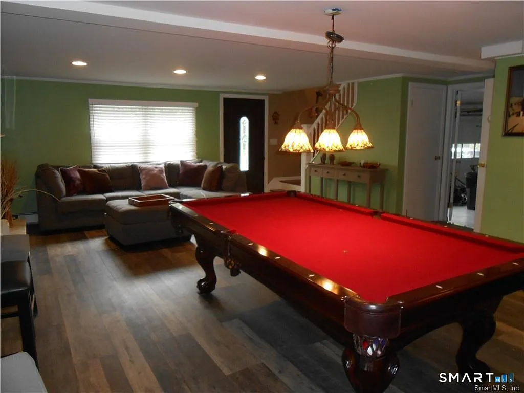 3 bed, 2.0 bath, 2496 sqft, $4,500 — Photo 3
