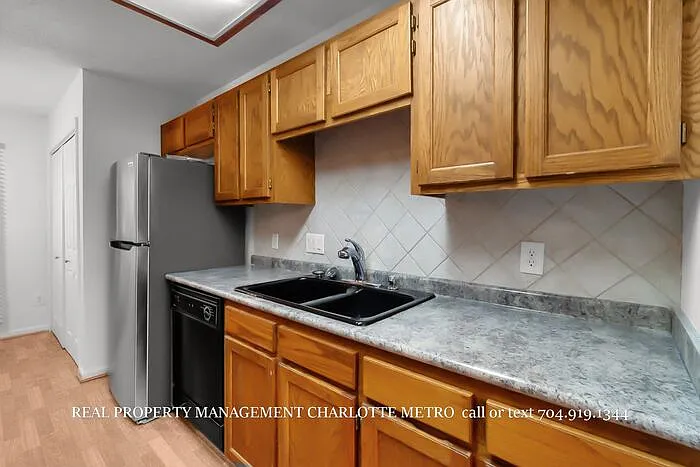 9451 Kings Falls Dr — Photo 10