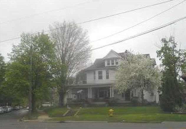 2nd image of 1625 Lake Dr SE