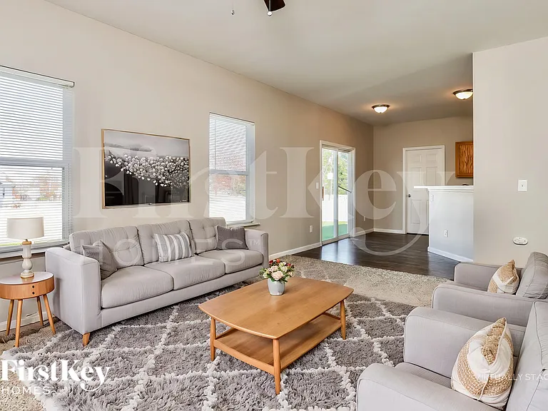 1097 Prince Albert Ct — Photo 5