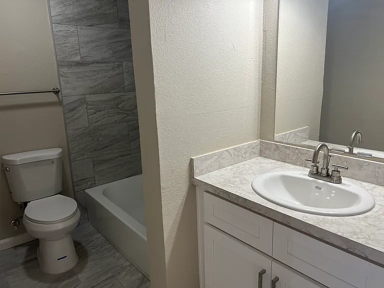 804 E Cantey St — Photo 16