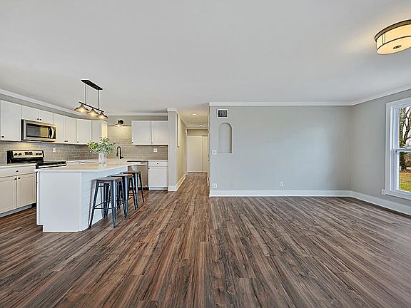 4th image of 8222 Aspen Dr