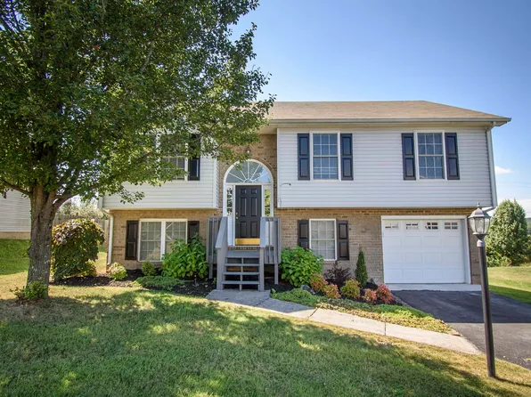 135 Tula Cir NW, Christiansburg, VA 24073