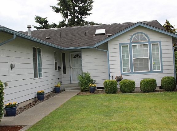 4th image of 1114 10th Ave NW