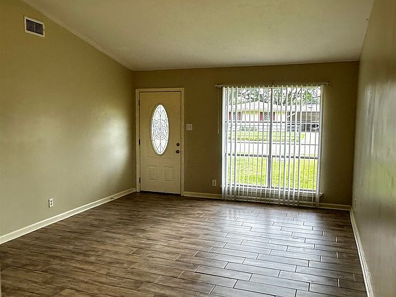 3rd image of 1521 Clover Dr
