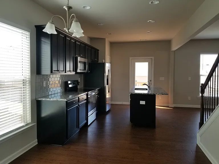1519 Charcoal Ives Rd — Photo 4