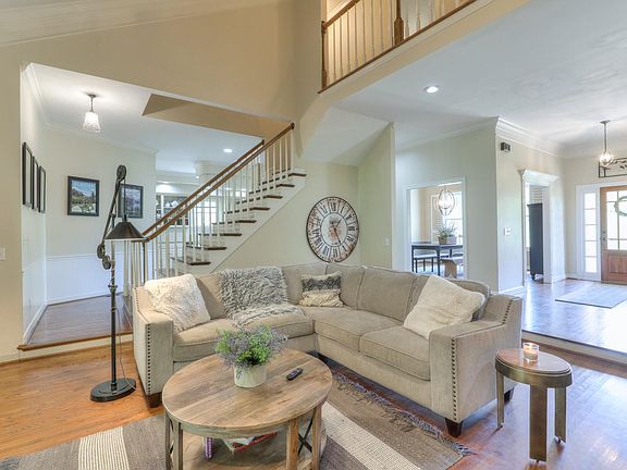 4th image of 3817 Old Charlotte Pike