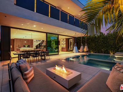 8230 W 4th St, Los Angeles, CA, 90048