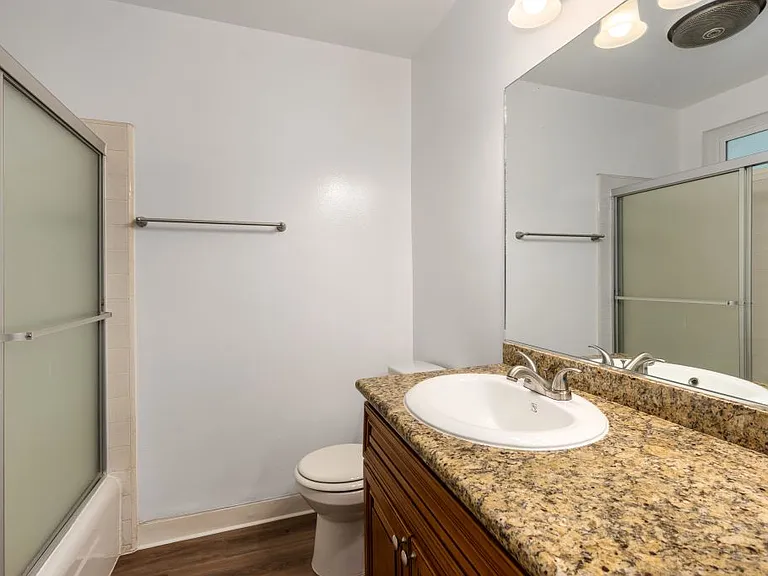 Lombardi Apartments — Photo 77