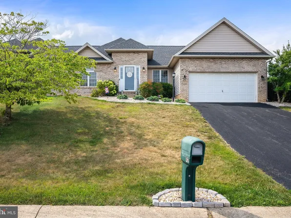 72 Joy Ln, Fishersville, VA 22939