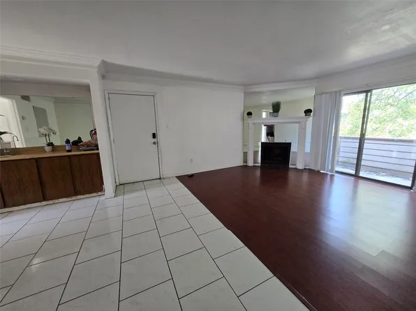 8323 Wilcrest Dr APT 8004, Houston, TX 77072