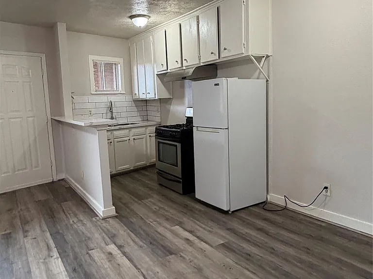 4811 Oakland St #10 — Photo 14