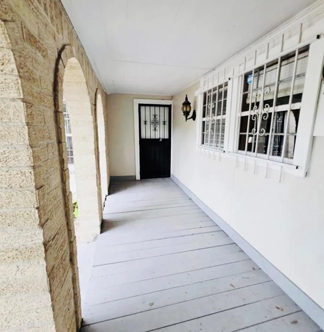 6109 Saxon Dr — Photo 2