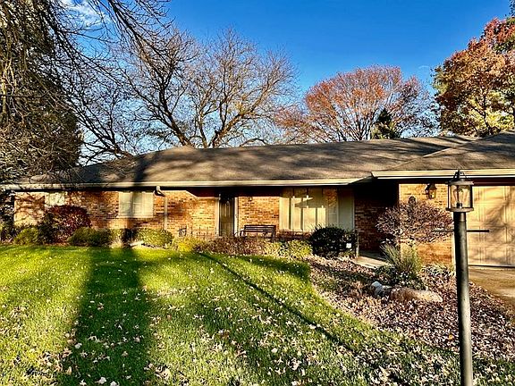 2nd image of 300 N Myra Dr