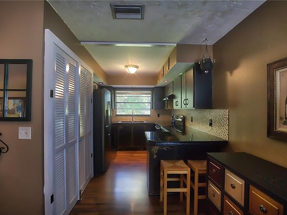 4th image of 2327 Lena Ln