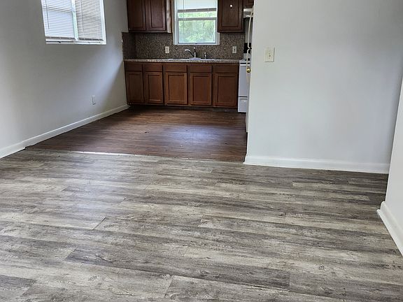 2nd image of 821 Dennison St