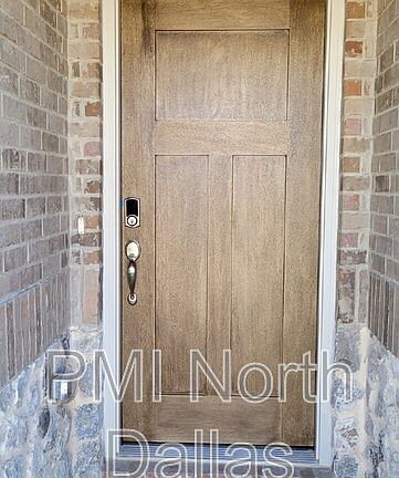 4th image of 2633 Oneida Ln