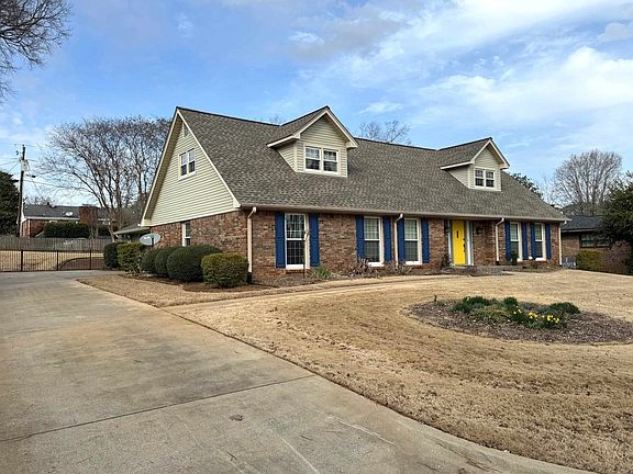 3rd image of 405 Nottingham Rd