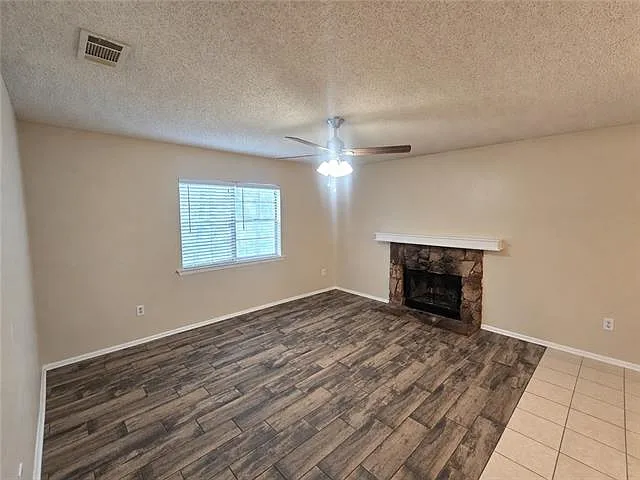 3 bed, 2.0 bath, 1050 sqft, $1,300 — Photo 4
