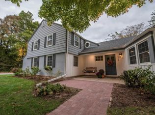 6660 N River Rd, Glendale, WI 53217