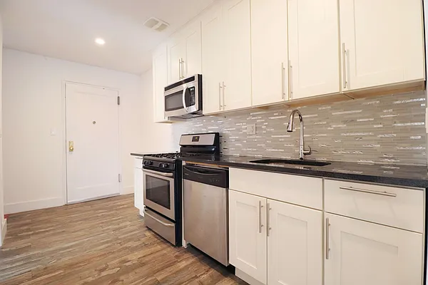 Rented by Uptown Flats LLC | media 37