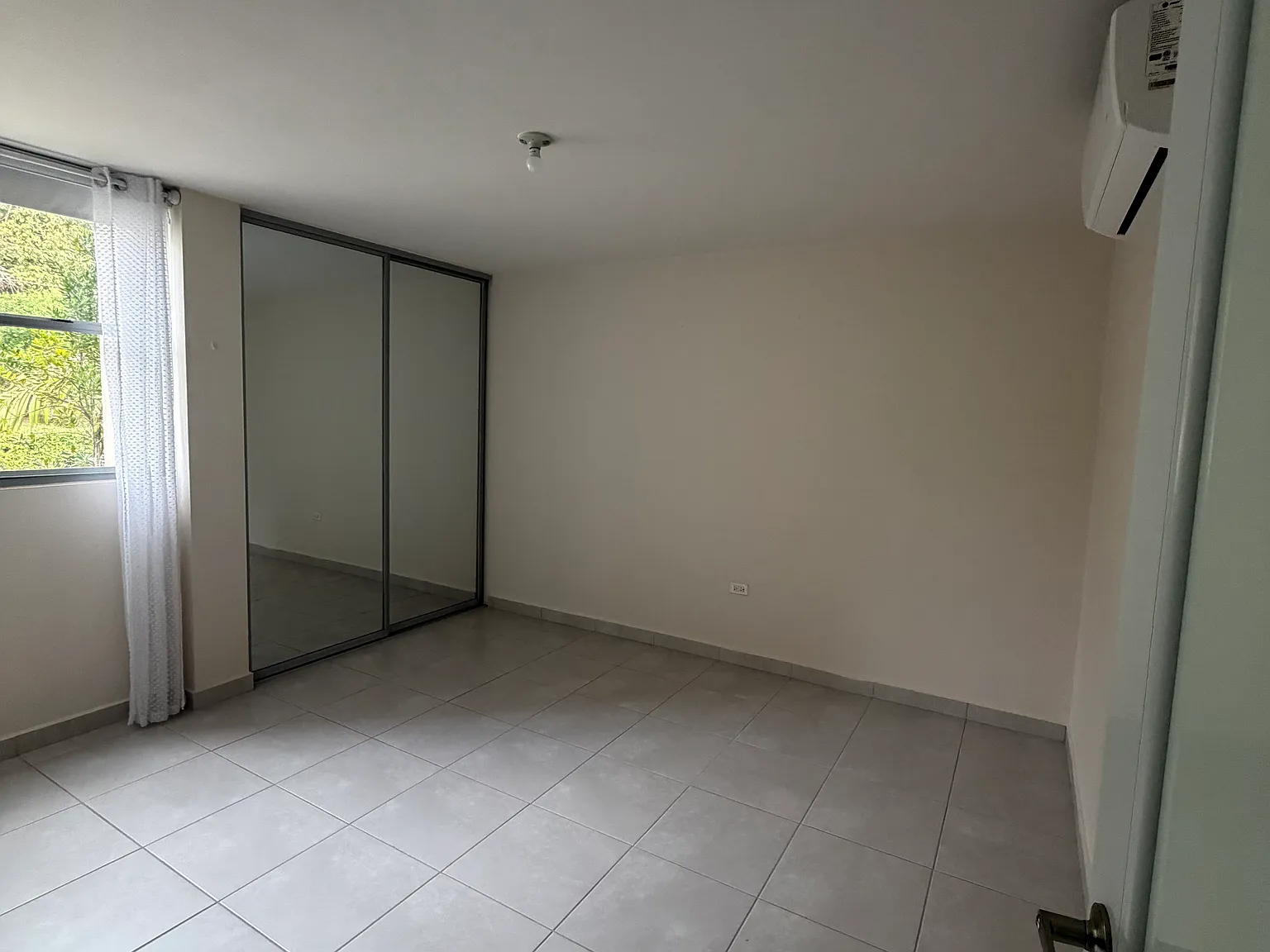 3 bed, $2,800 — Photo 2